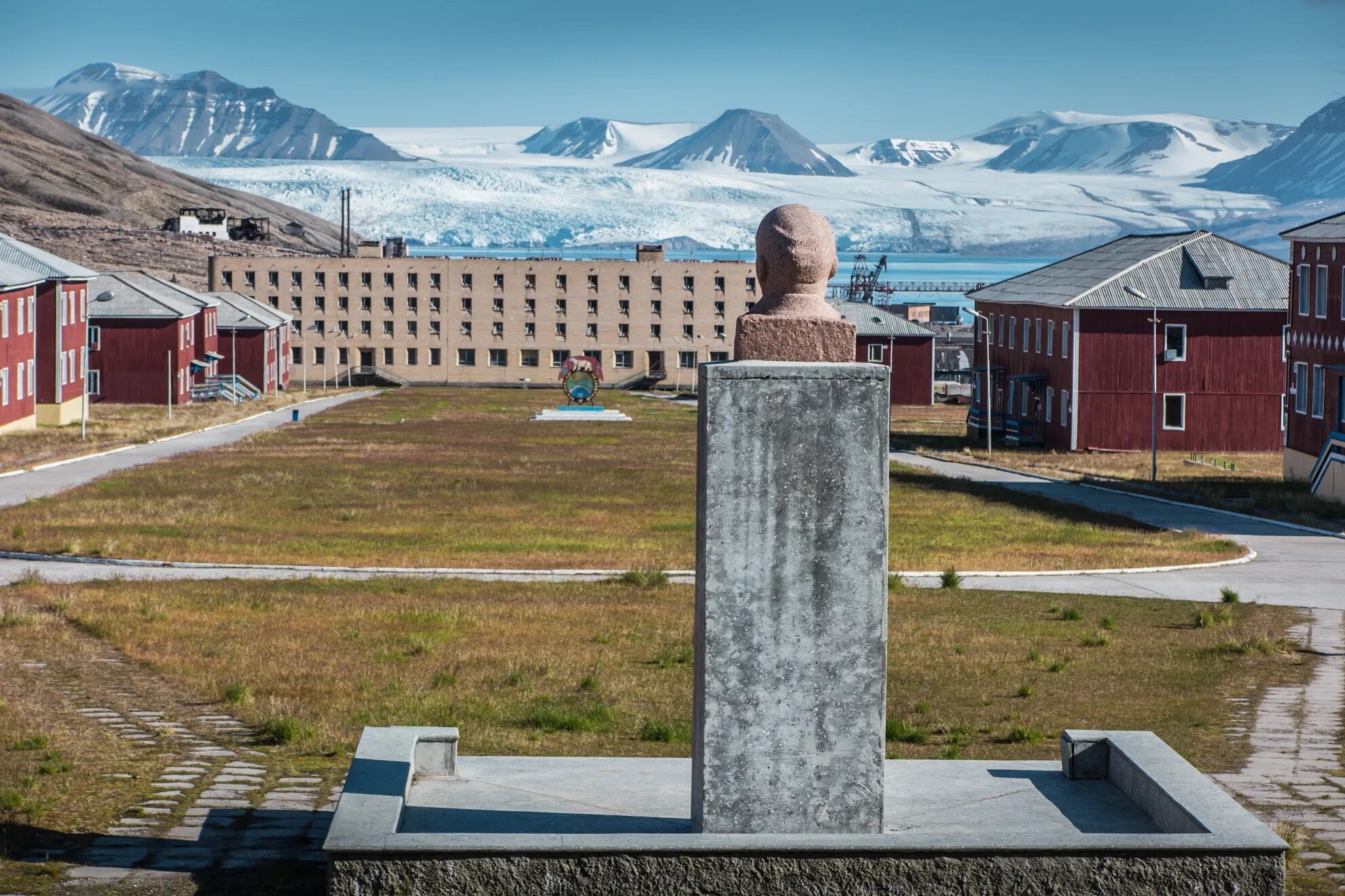 Баренцбург архипелага шпицберген. Шпицберген кем открыт. Баренцбург архипелага шпицберген. Остров западный шпицберген. Свальбард норвегия.