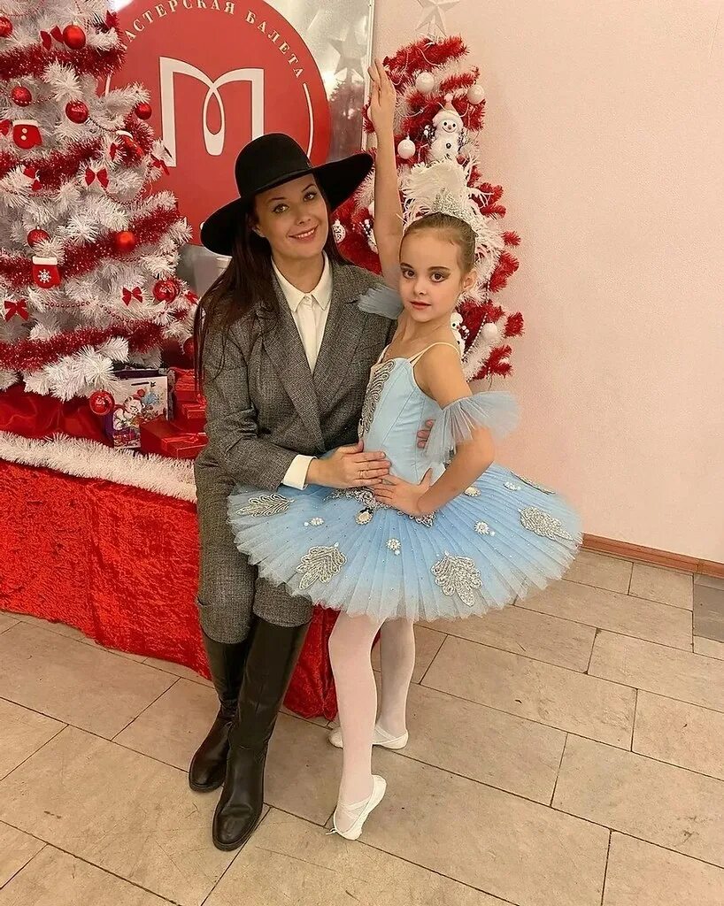 оксана фёдорова с дочкой. оксана фёдорова с детьми 2020. оксана бородина федорова. оксана федорова с дочкой. оксана федорова с детьми 2020.