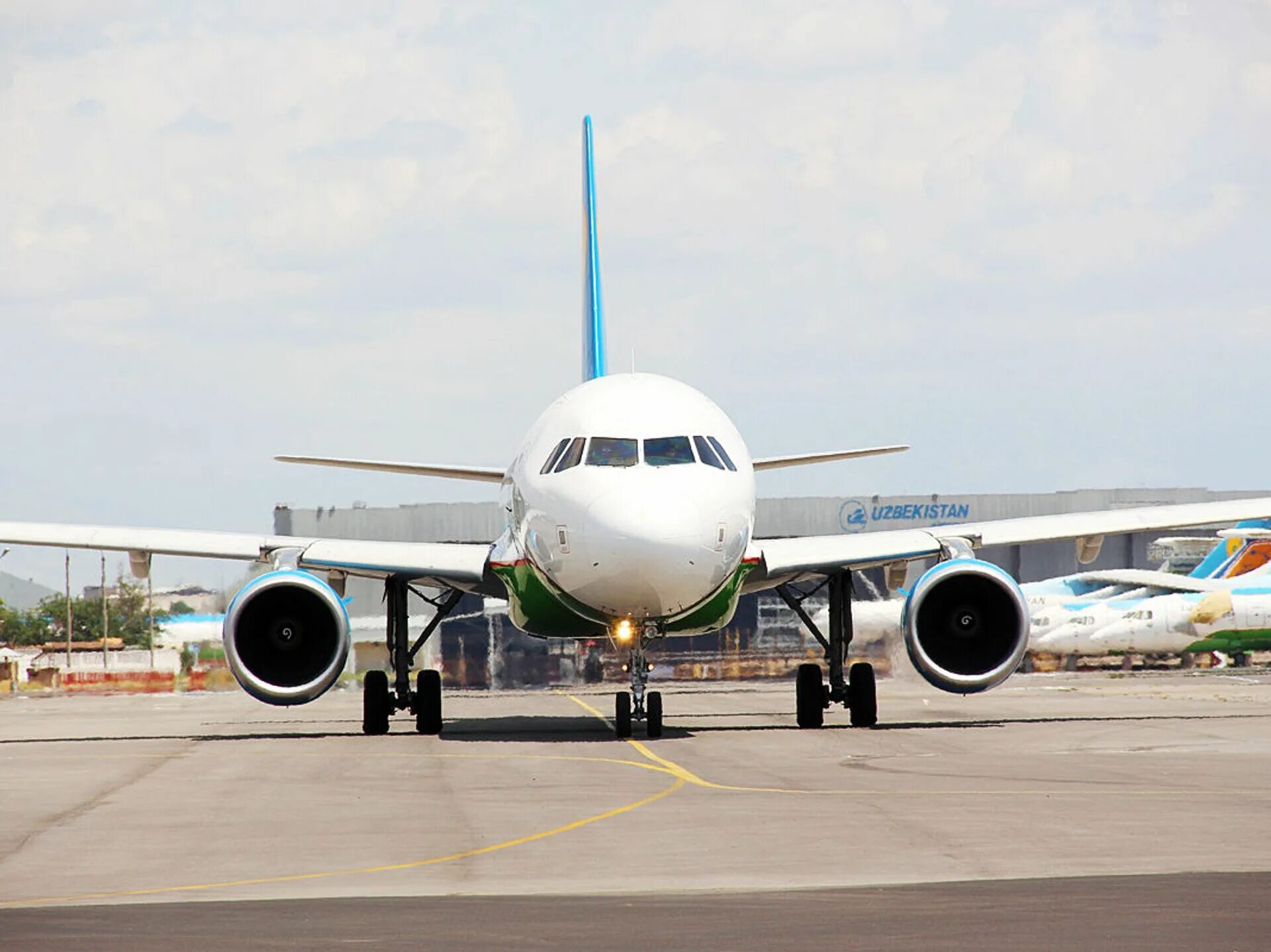 Аэробус а320 Узбекистон хаво йуллари. Airbus a320 узбекские авиалинии. Узбекские хаво йуллари. Самолет Uzbekistan Airways.