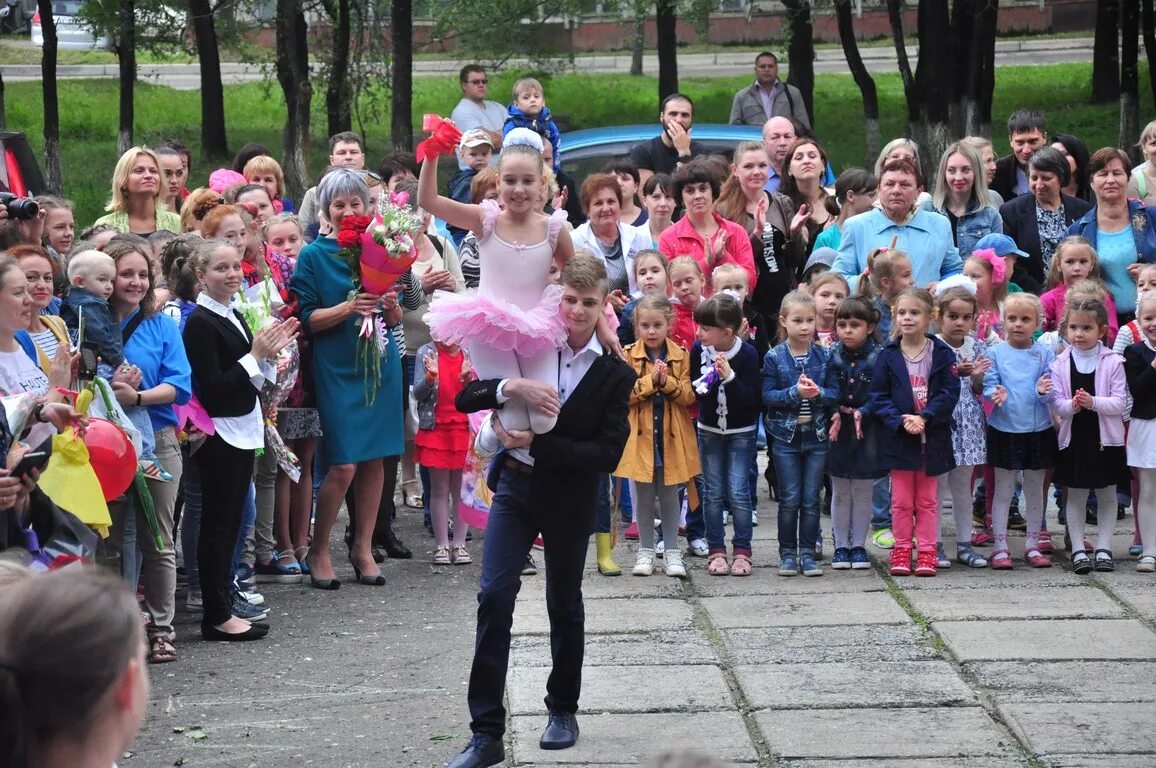 Школа 1113. Биробиджан первый звонок. ицриа школа. все ученики 31 августа. школа 1113 ученики список.