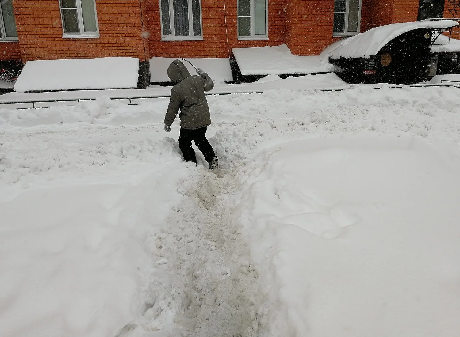 Сколько сегодня снег. 30 См снега. Мытищи снегопад. Лед снег убирают. 100 См снега.