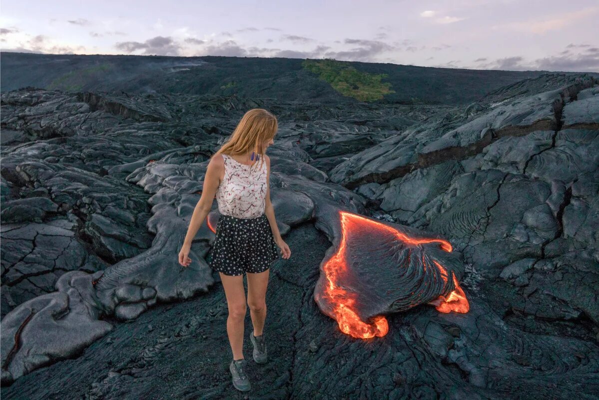 Ньирагонго вулкан последнее извержение. Девушка вулкан. Девушка из вулкана. Вулкан арт. Женщина из лавы.