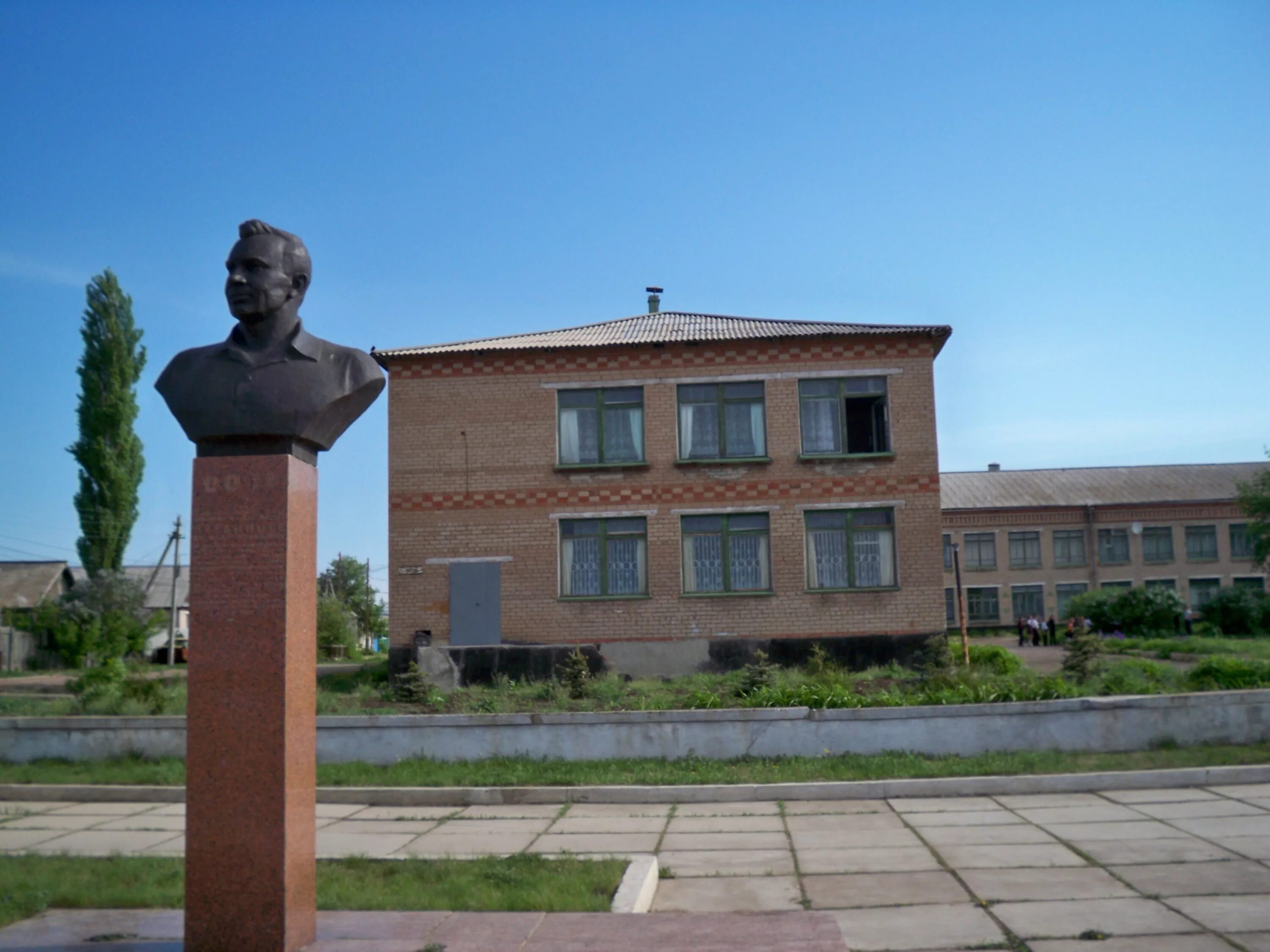 Сакмарский район Оренбургской области село Сакмара. Сакмара (Оренбургская область) памятник Чердинцеву. Обелиск в Сакмаре Оренбургской области.