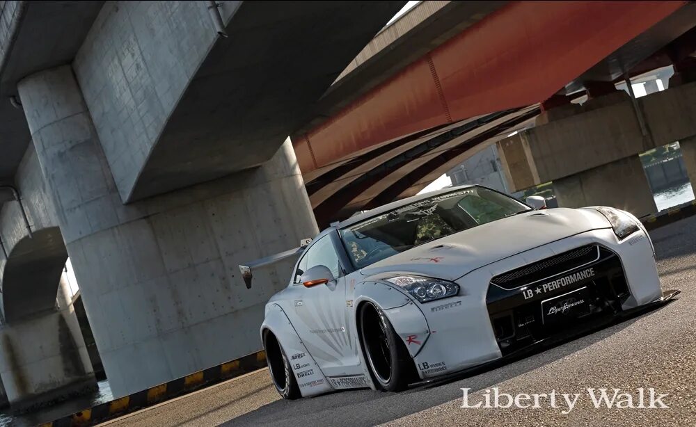 Обвес liberty walk. Nissan gtr r35. Bmw m4 liberty walk. Гтр 35 обвес либерти. Обвес liberty walk.
