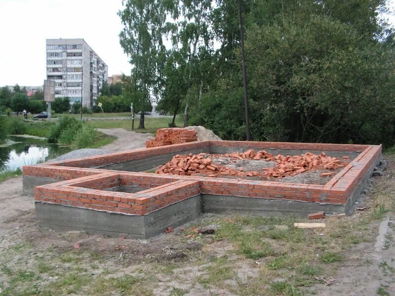 Фундамент из кирпича. Кирпичный ленточный фундамент. цоколь из кирпича. выкладываем цоколь из кирпича.