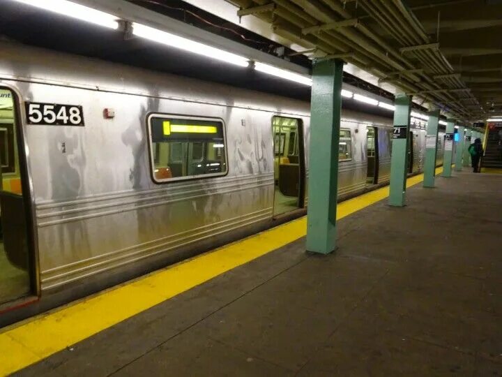 Automatic subway. Nyc subway r211. r46 train nyc. r179 new york city subway car. поезд типа r2 new york city subway.