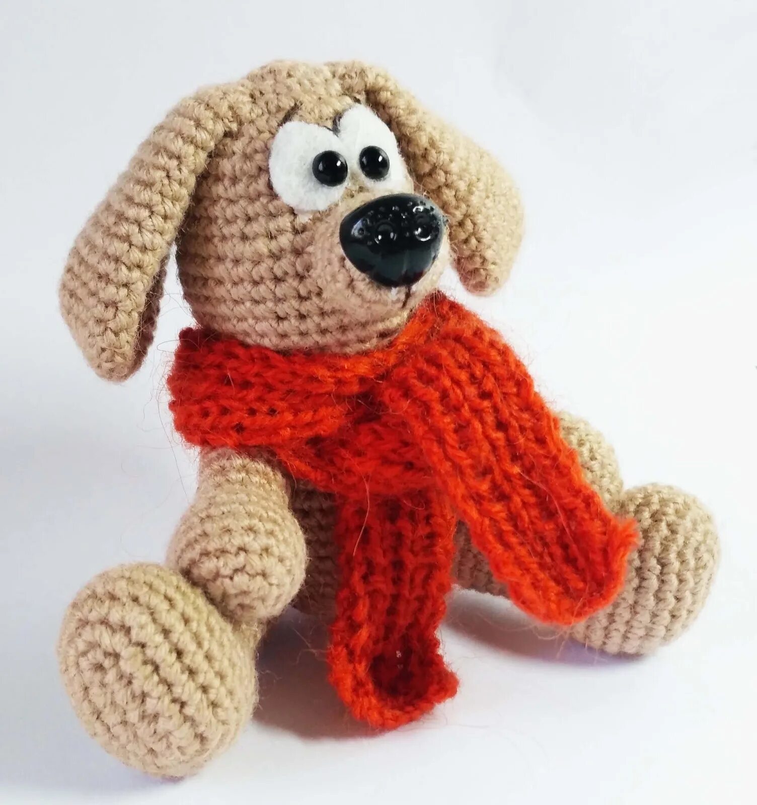 Вязаные игрушки спицами. Вязаная собачка крючком. Вязание для собак схемы. Вязаная игрушка собака спицами. Крючки "чихуахуа".