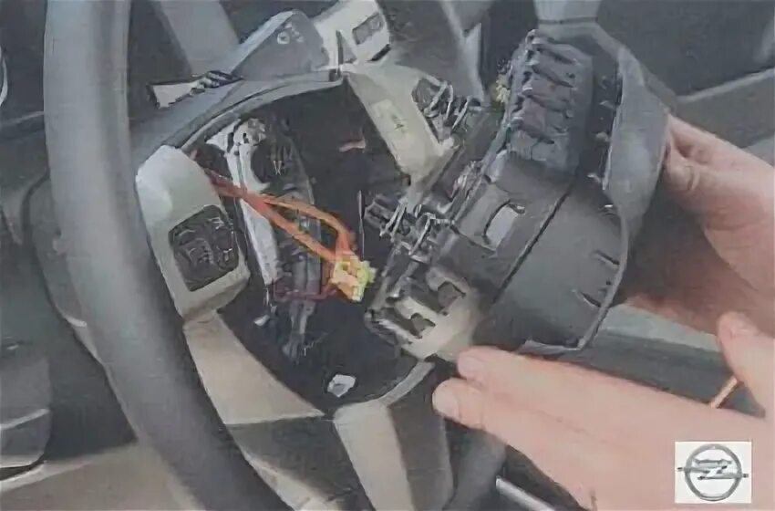 Как снять подушку руля астра h Opel Astra H Zafira B CIM Lenkstockschalter und Airbag Demontage / Ausbau YouT