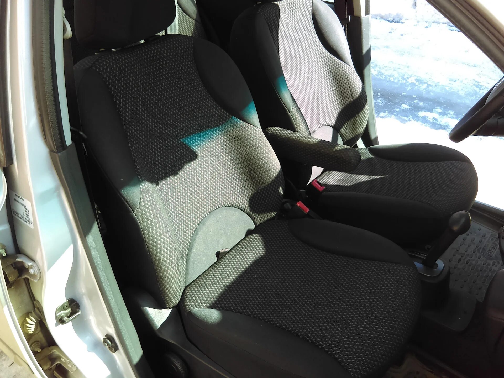 Nissan note 2009 салон. Сиденья от ниссан микра. Сидения ниссан ноут. Сидения ниссан ноут. Nissan note 2007 салон.