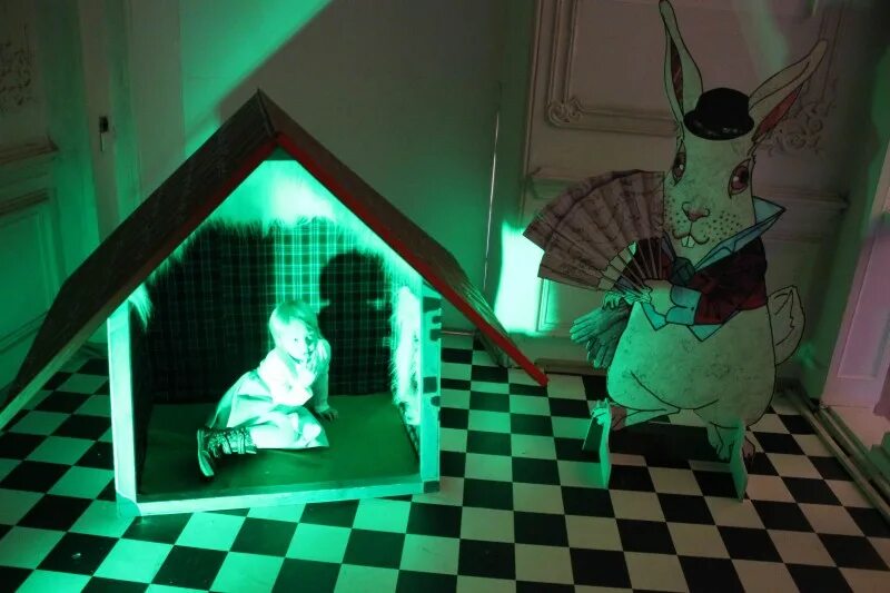 алиса как ты выглядишь. шкаф алиса в стране чудес. Alice madness returns dollhouse. домик алисы. алиса в стране кошмаров кукольный домик.