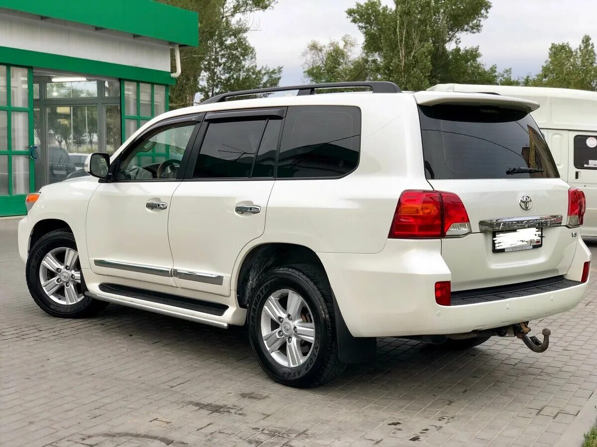 Двухсотка. Тойота двухсотка белая. Toyota Land Cruiser двухсотка белый свет Таджикистан. Крузак сотка и двухсотка. Двухсотка машина белая.