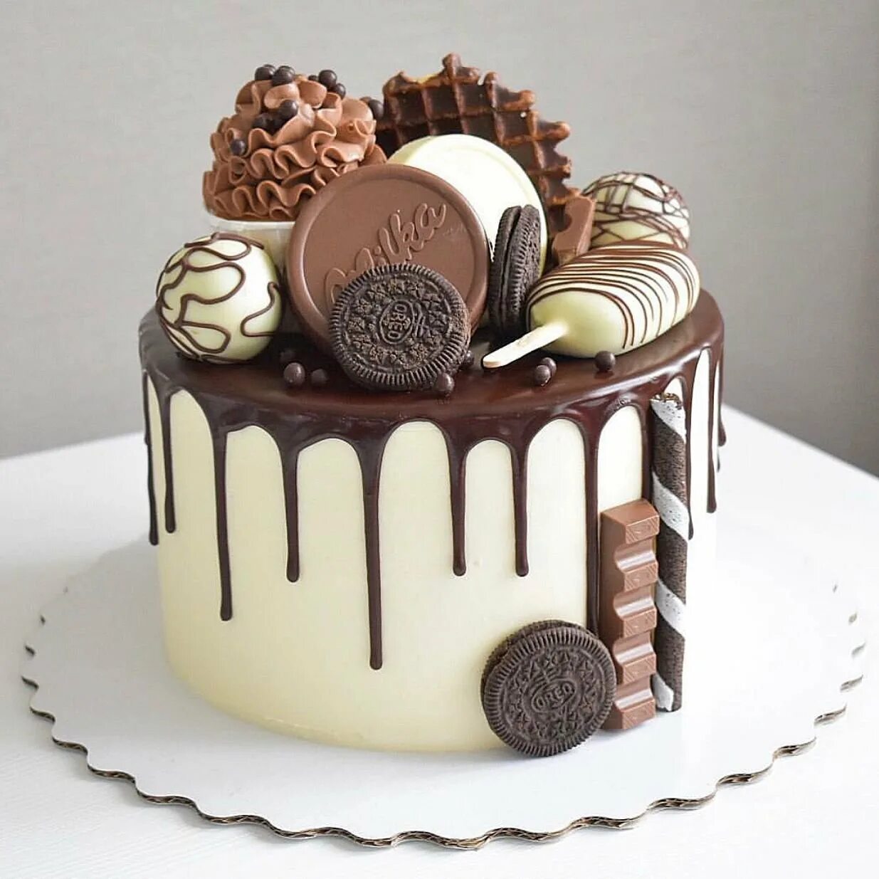 Торт с печеньем Орео. Декор торта Орео Ферреро. Шоколадный торт с Орео. Украшение торта сладостями. Оформление сладостями