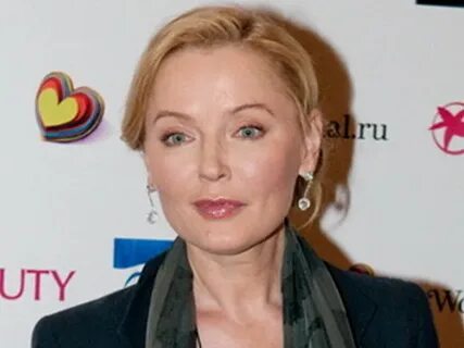 U oz qolini butun yolda itarib yubordi