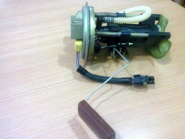 Бензонасос 2108 инжектор. Топливный насос 21099 инжектор. топливный насос ваз 21099 инжектор. насос ваз 21099. топливный насос взборе ваз 21099.