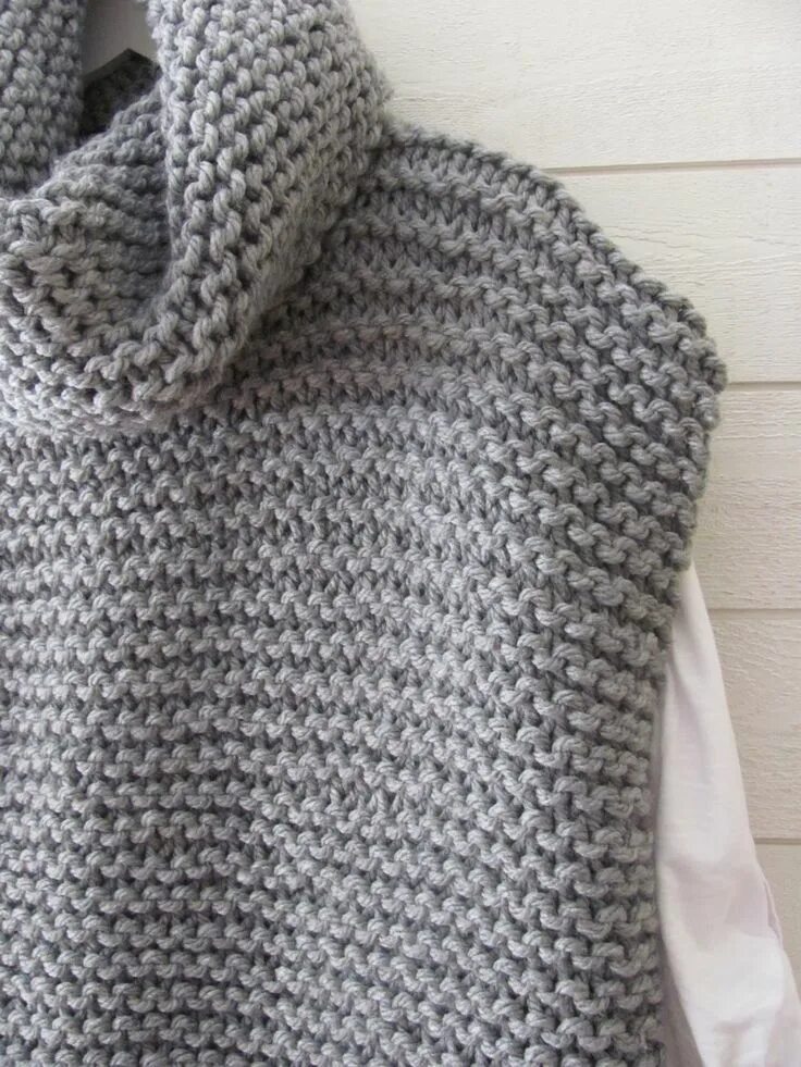 Жилетки женские вязаные с описанием. Безрукавка платочной вязкой спицами. Как связать простой жилет. Жилет marina knit. Оригинальные вязаные безрукавки.