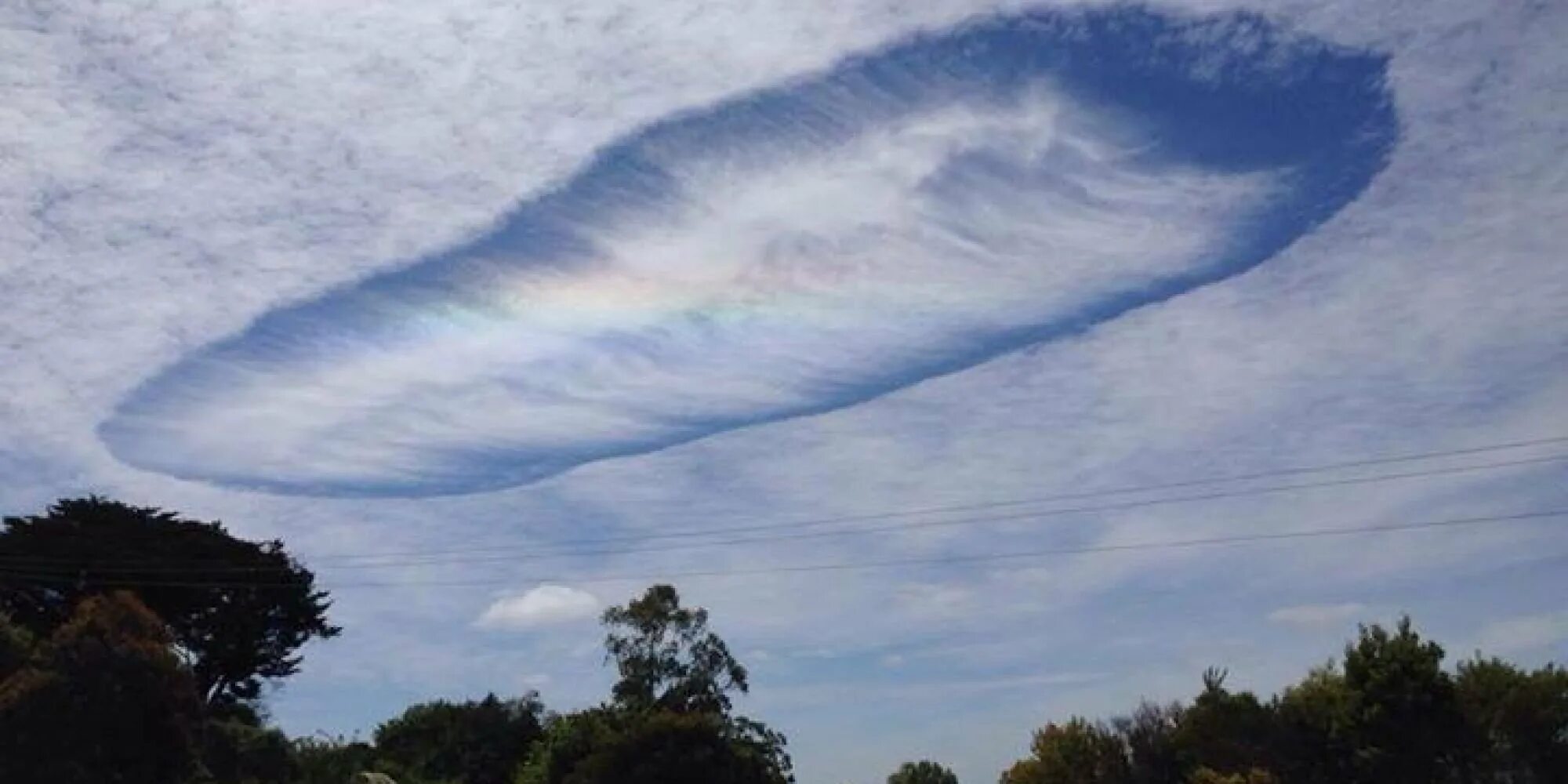 кучево дождевые вымеобразные. аномальные облака. очень странное явление. загадочные явления природы. самые необычные явления на небе.