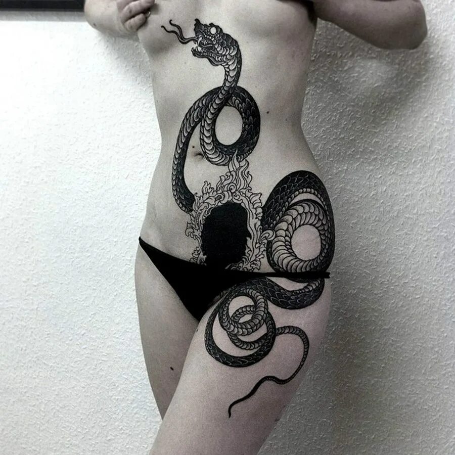 Змея на бедре. Тату змей на бедре у девушек. Тату змей на бедре у девушек. Тату змеи для девушек. Тату змея на руке девушки.