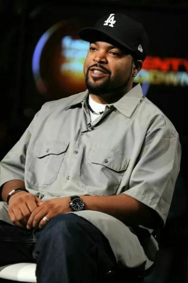 Айс Кьюб. Ice Cube Rapper. Черная рубашка Айскьюба. Ice Cube 2021.