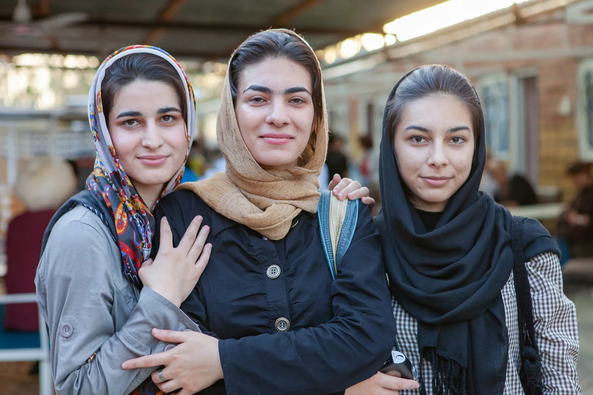 Иран Тегеран иранцы. Хатамкари Иран. Иран и иранцы и иранки. Сколько населения в иране
