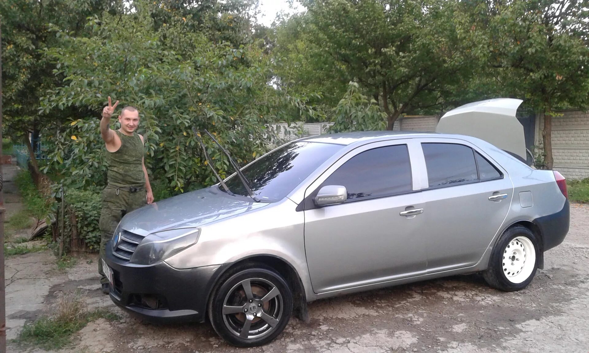 Диски джили мк. Geely mk 2015. Джили мк на 16 дисках. R16 geely mk. Geely mk stance.