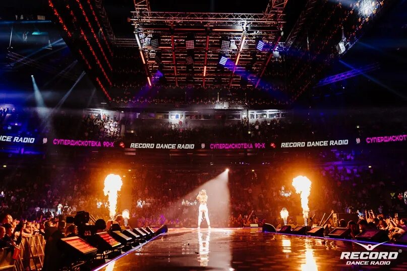 Супер дискотека 90х радио рекорд. Супердискотека 90 х в санкт петербурге. Краски супердискотека 90-х 19 октября 2019 ледовый дворец питер. Ледовый дворец санкт-петербург супердискотека 90. Супердискотека 90-х радио рекорд.