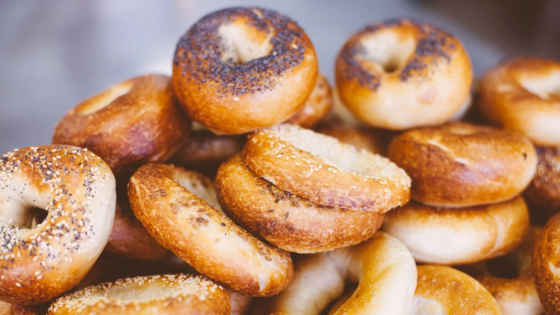 Сушки баранки. Бараночное изделие. Бублики и сушки. Сушка ванильная мини 300гр ветли. Хлебобулочные изделия баранки.