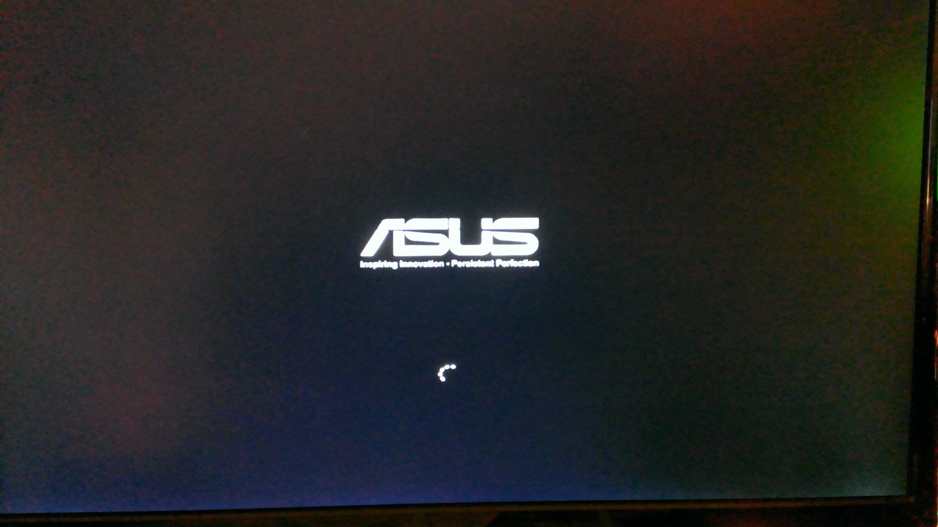 Почему заставка не включается. Экран загрузки материнской платы ASUS. Экран ASUS для материнки асус. Асус логотип. Заставка ПК при включении.