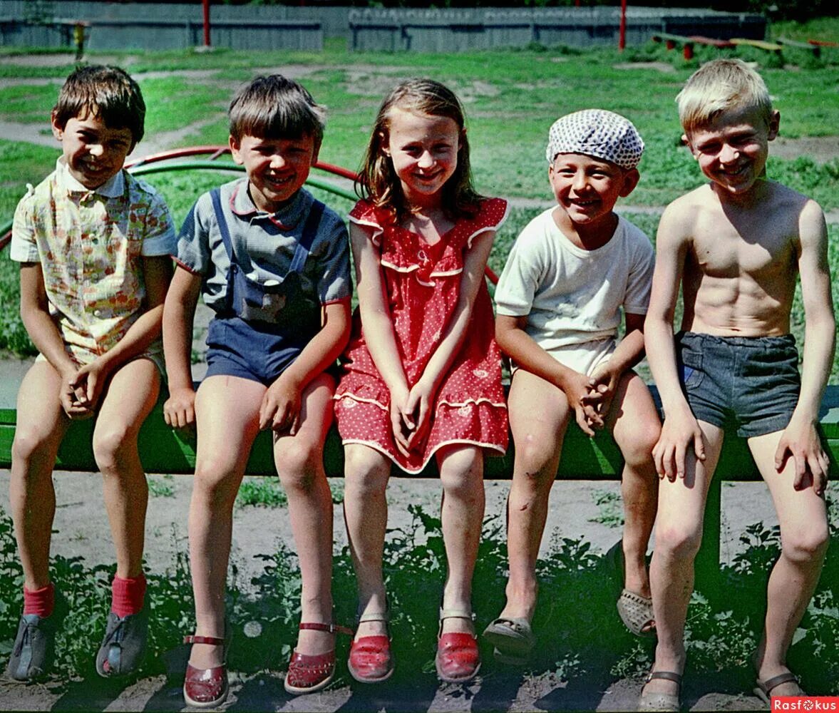 Дети во дворе. Детство. Советские дети во дворе. Советское детство.