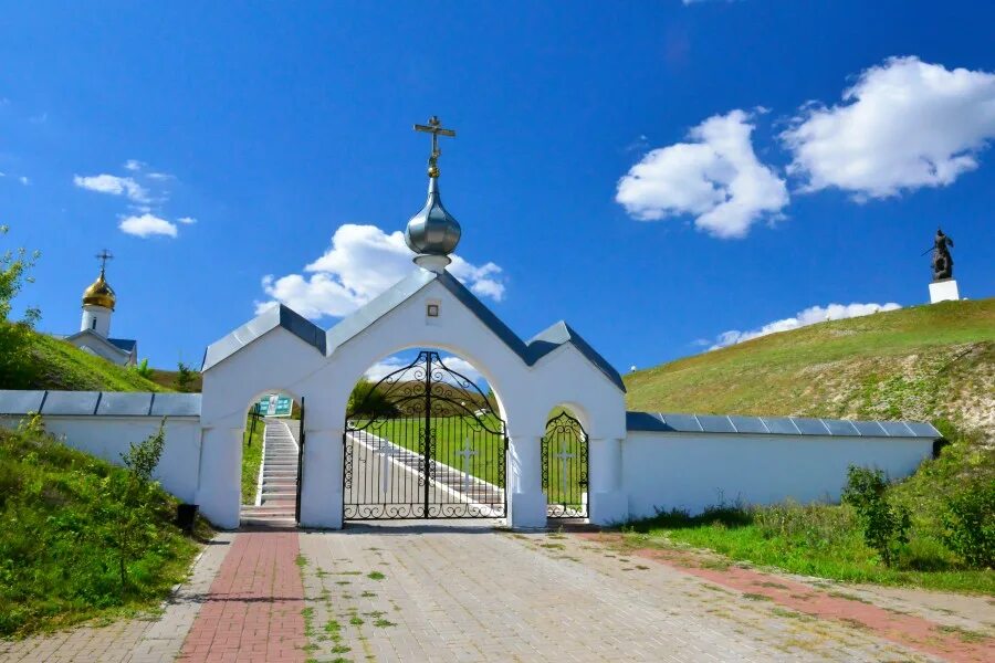 Святого белгородская область. Свято-Троицкий Холковский монастырь. Свято-Троицкий Холковский монастырь Белгородская область. Чернянка холки монастырь. Свято-Троицкий Холковский монастырь Чернянка Белгородская область.