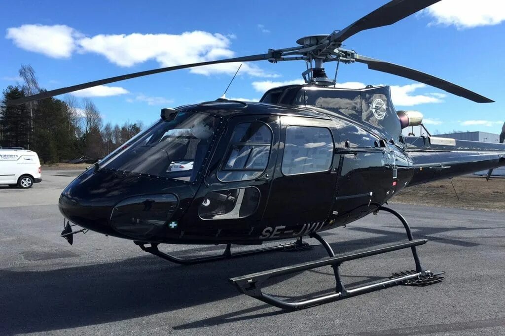 Вертолёты airbus helicopters h125. Вертолет airbus h125. Airbus н125. Helicopter h125. Airbus helicopters h125.