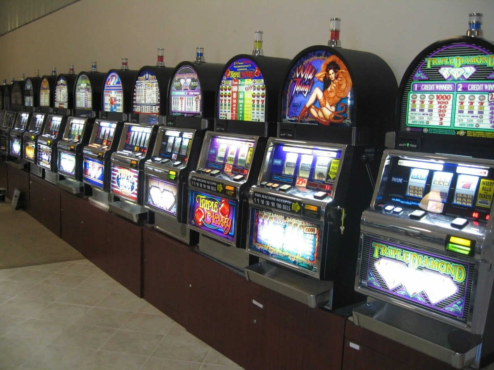 Игровой бесплатный автомат покер. Игровой автомат Poker Slot. Игровой аппарат Сигма Покер. Double Triple игровой автомат. Keno игровые автоматы.