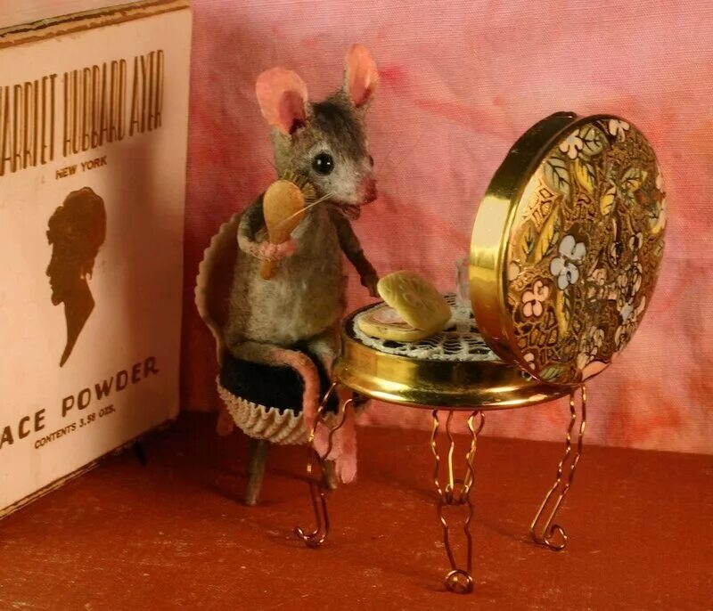 Этот человек получил волшебную мышь. Этот человек получил волшебную мышь. Vovan films володя. Крыса ведьма. Волшебная мышь.