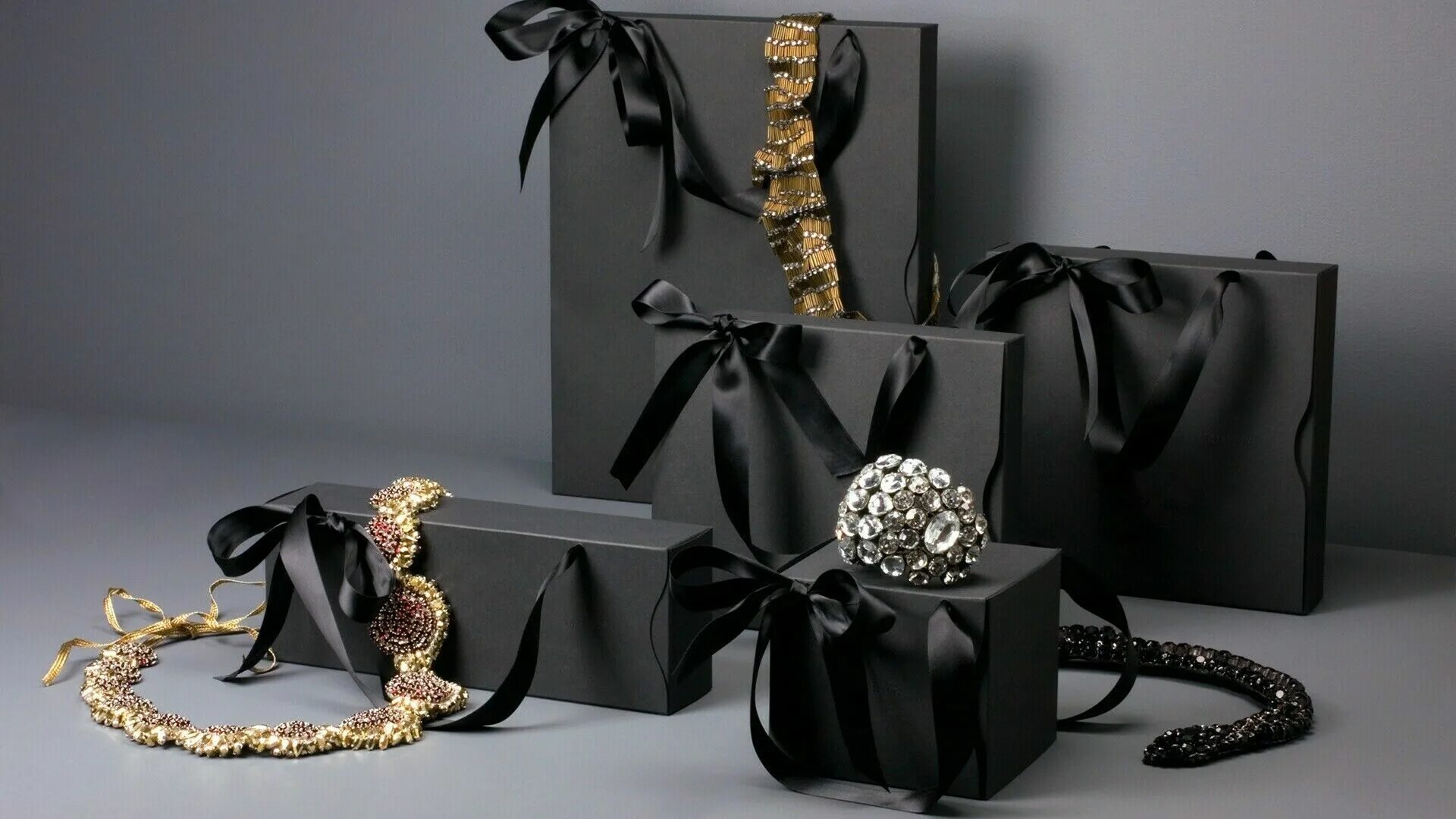шикарные подарки для женщин. аксессуары для женщины в подарок. женские подарки. аксессуары для женщины в подарок. сувенирные подарки.
