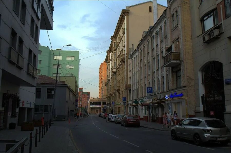 4. весковский переулок д 4 аптека солнышко. воротниковский, д. б патриарший пер, дом 8 стр 1. , д.