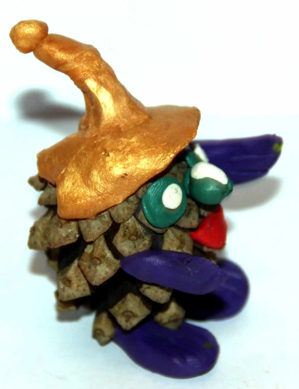 лепка из пластилина из шишек. ёжик из шишек и пластилина. поделки из шишек и пластилина. поделки из шишек и ракушек. лепка из пластилина из шишек.