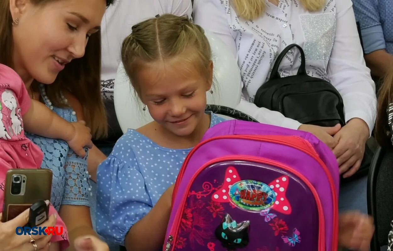 Красивый школьник. Сегодня дети идут в школу в орске. Сегодня дети идут в школу в орске. Школа 56 орск горячкина. Школа 1 орск.