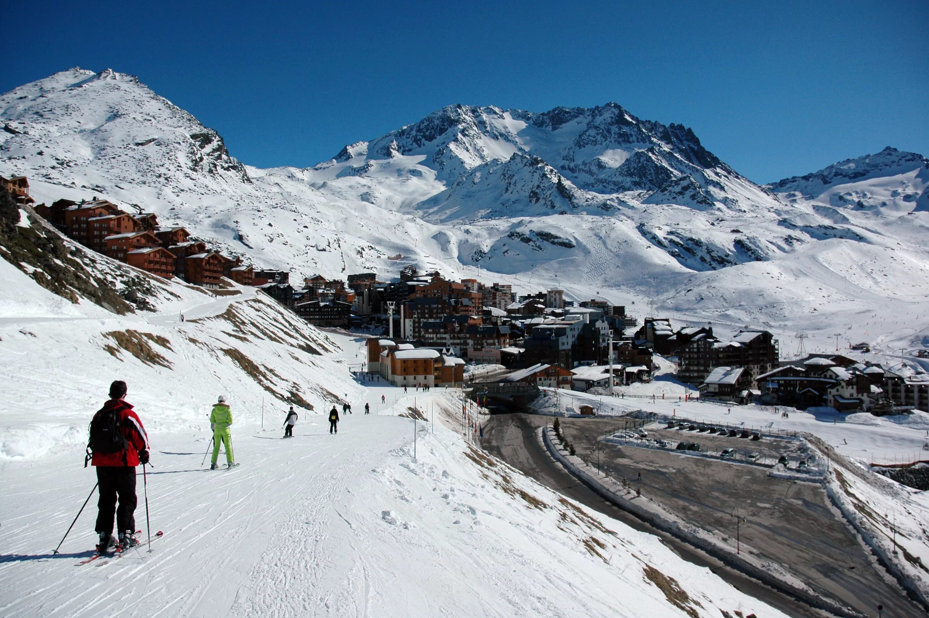 Альпы Валь Торанс. Val Thorens горнолыжный курорт. Франция горные лыжи Валь Торанс. Труа Валле горнолыжный курорт.