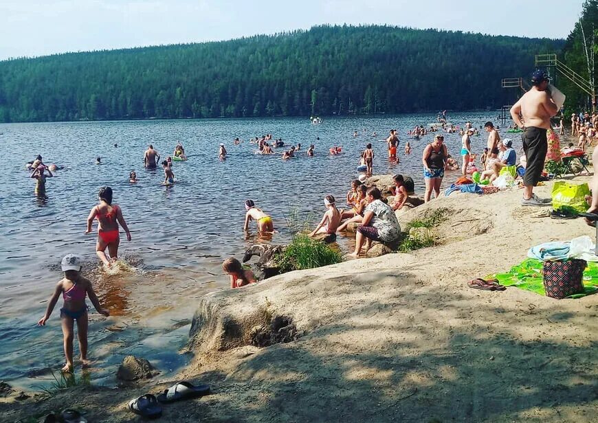 Озеро песчаное екатеринбург. Озеро Песчаное Северка. Песчаное озеро Екатеринбург база. Северка Екатеринбург Песчаное.