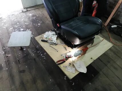 Болтается сиденья