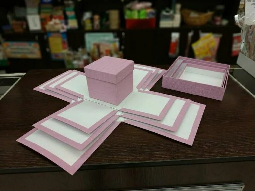 коробка раскладушка для подарка. раскладные коробочки. раскладная коробка для подарка. коробка раскладушка с сюрпризом. коробка раскладушка.