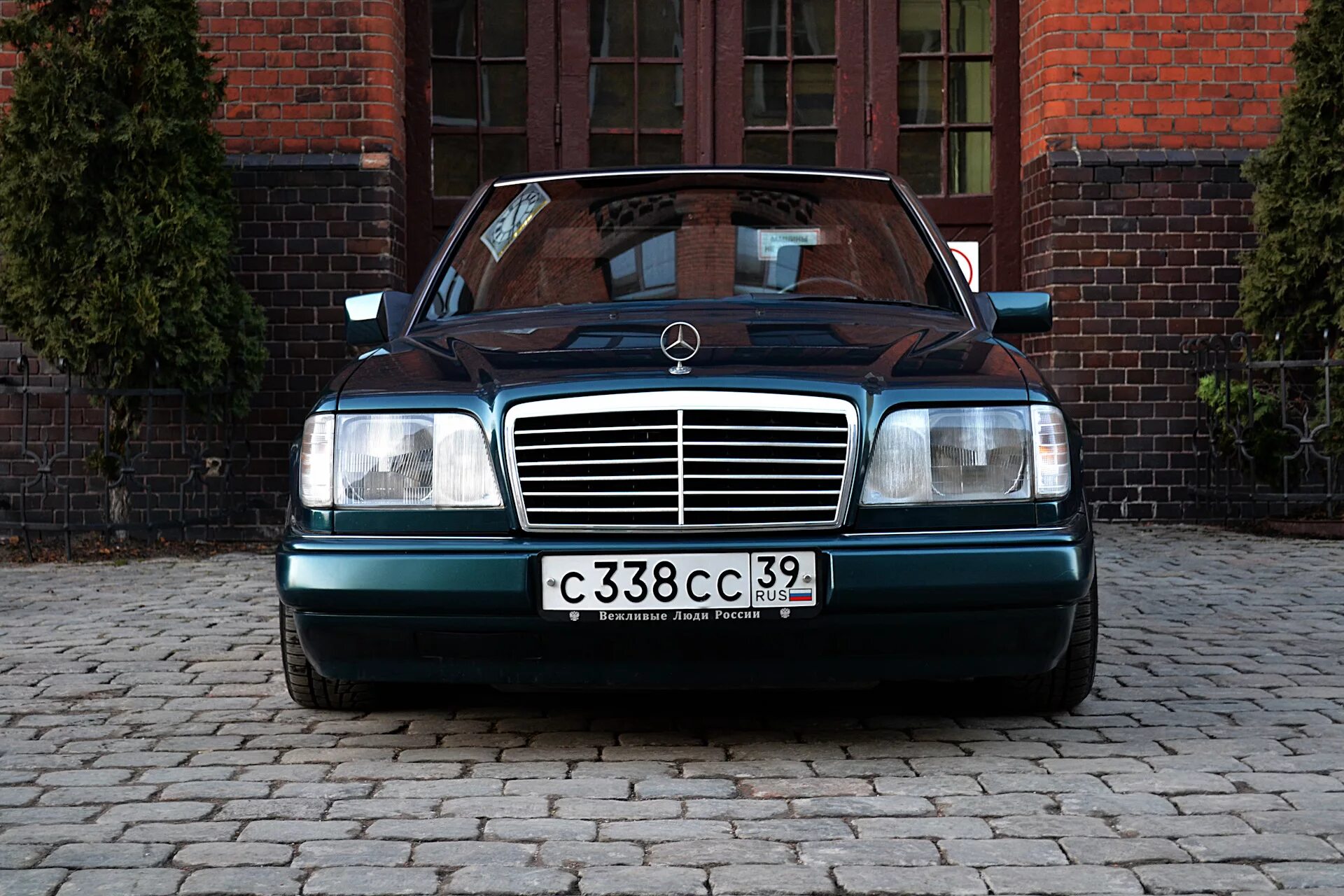 Купить мерседес 124 с пробегом. Mercedes w124. Mercedes 124. Mercedes Benz e class w124. Mercedes Benz w124 e200.