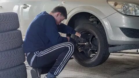 Когда лучше переобуть машину на зиму