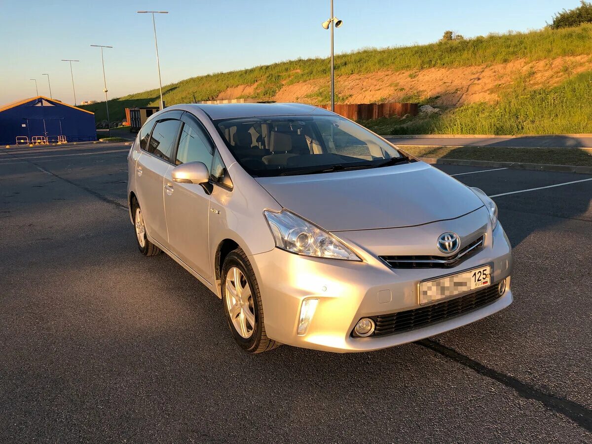 Тойота приус альфа гибрид. Toyota Prius Alpha 2014. Toyota Prius Alfa. Тойота Приус 500.