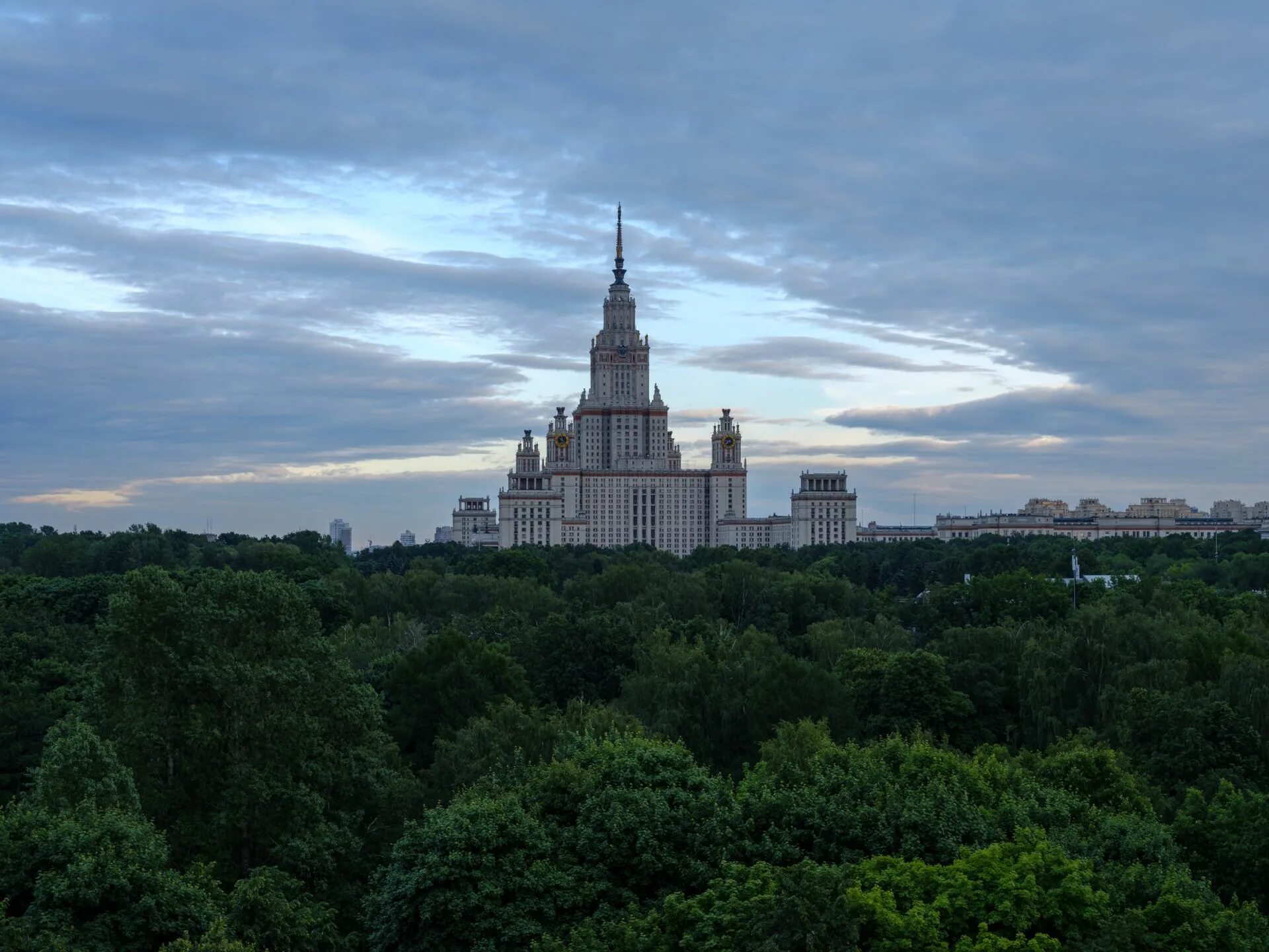 Мгу район москвы. МГУ панорама. Вид из окна Москва МГУ. МГУ вид с окна. Ул Косыгина вид на МГУ.