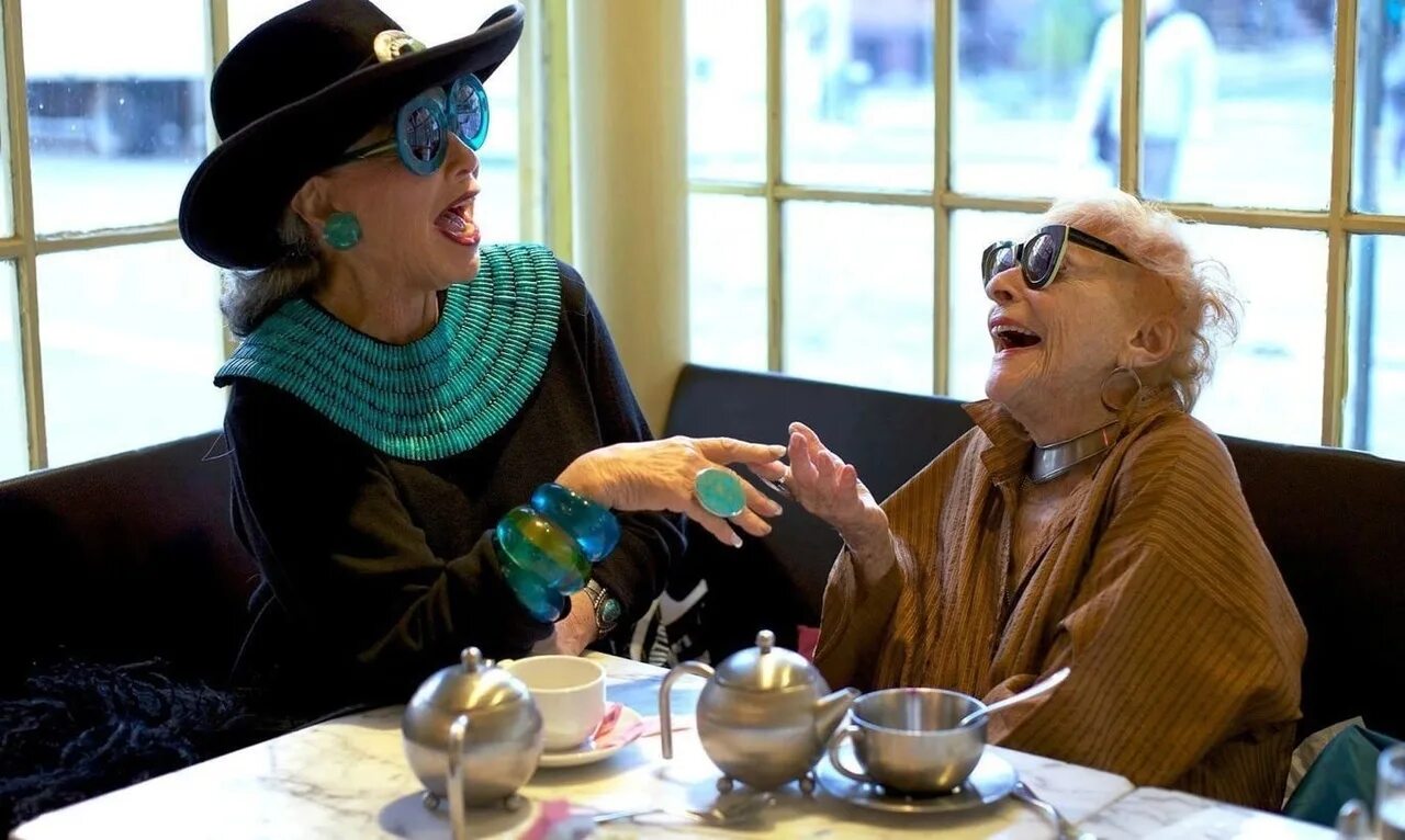 старая женщина. старуха. очень старая женщина. старые женщины старая бабушка. старые женщины старая бабушка.