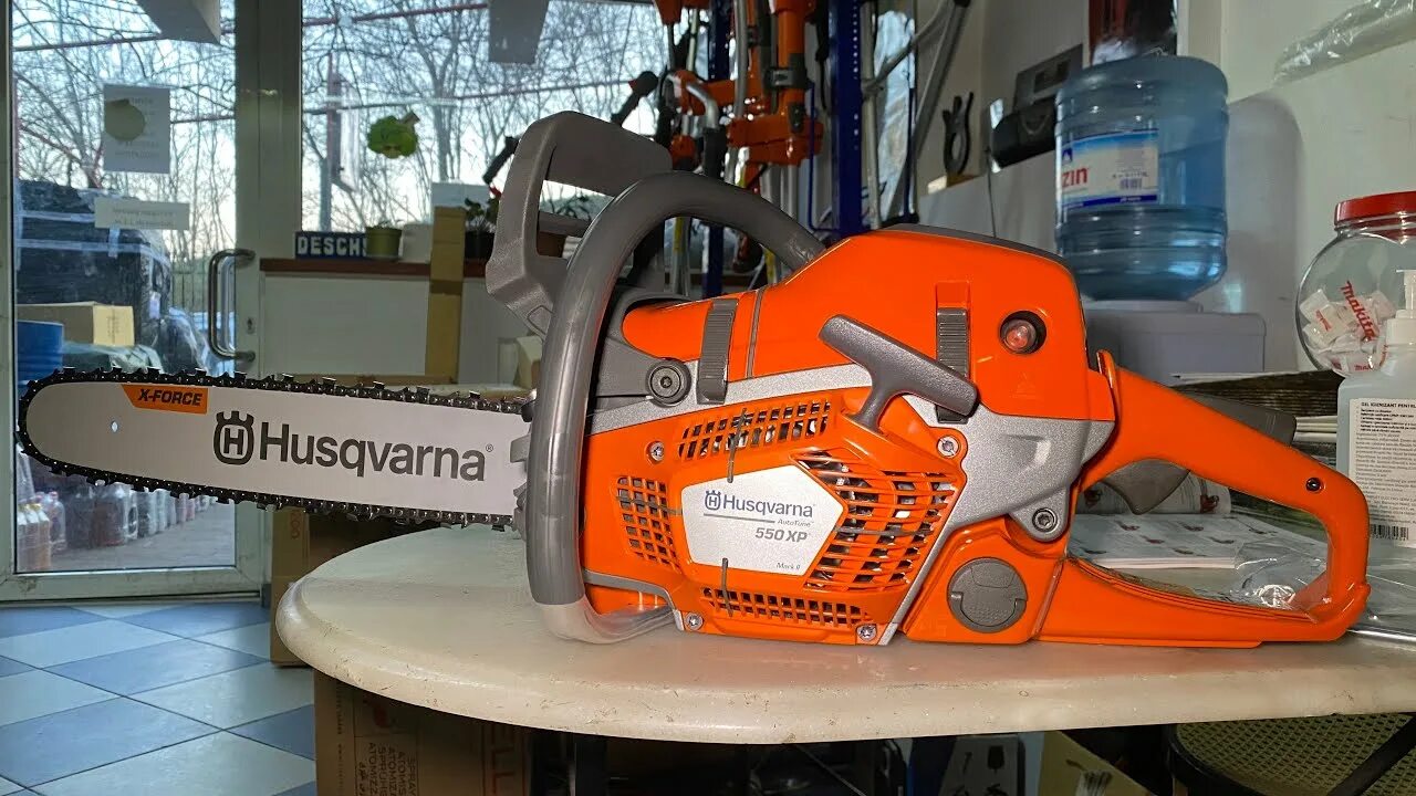 Husqvarna mark ii. Бензопила Хускварна 550 хр. Husqvarna 135 Mark II упаковка. Husqvarna 550xp 3.75 л.с. Бензопила Хускварна 550 хр игрушка.