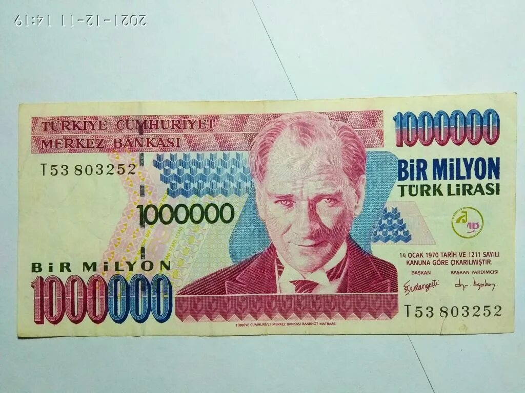 5000 лир. 2600 турецких лир. 100000 lira 2000. Турецкие деньги 1000000. 100 турецких лир в рублях.