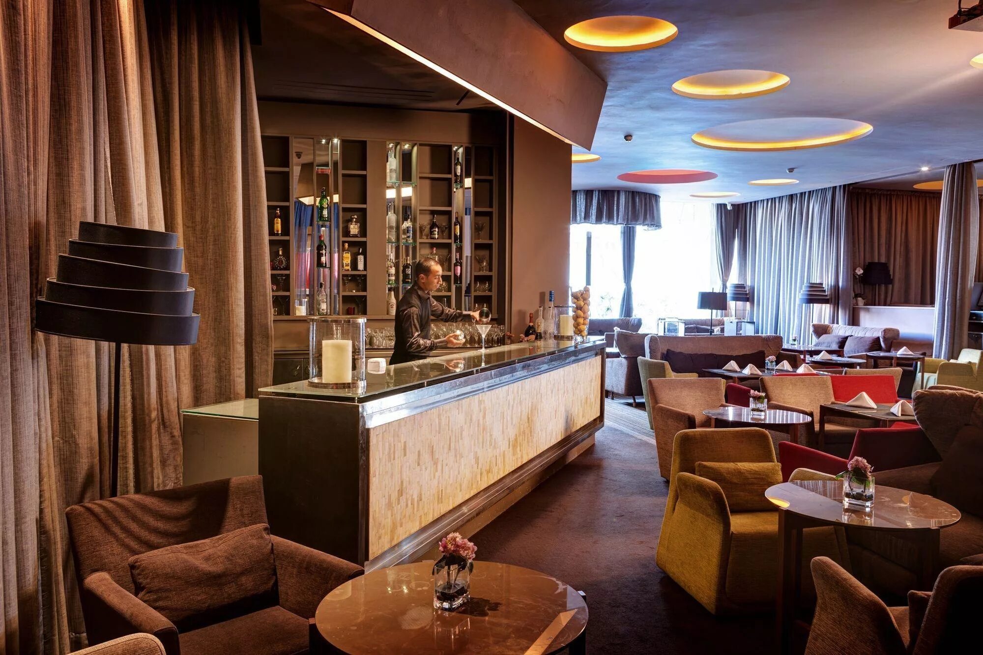 Gray bar. Отель «gray boutique hotel and spa» в касабланка марокко. бутик отели в касабланка. касабланка отели 5 звезд. spice &amp; spa лобби бар casablanca.