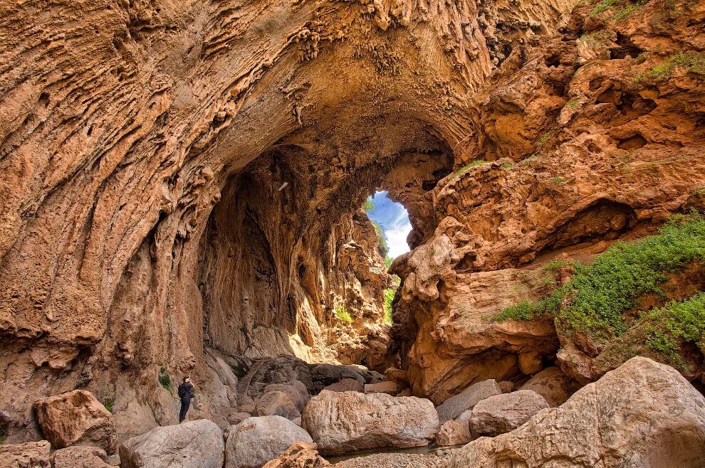 Cave v. Пещера Шондонг Вьетнам. Гроты геркулеса Марокко. Пещера Таврида в Крыму. Карстовый грот.