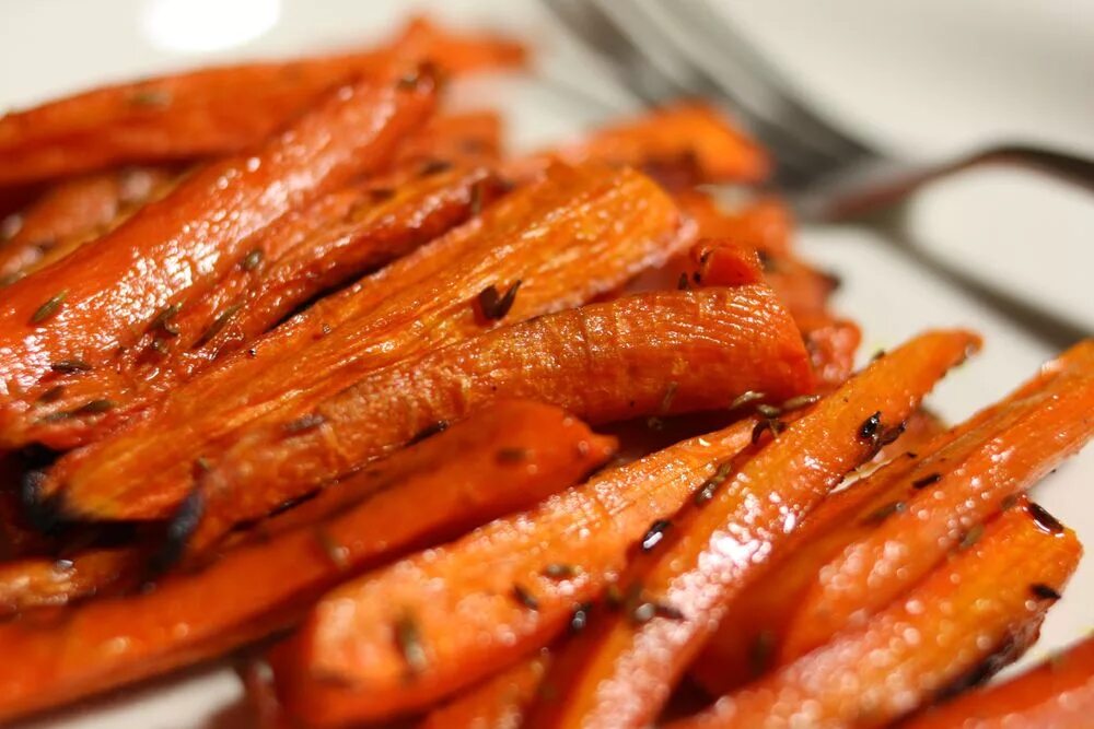 Печеная морковь. Морковь в духовке. Пряная морковь в духовке. Гарнир из морковки. Запеченная морковь в духовке.